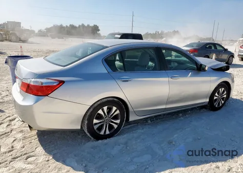 2015 Honda Accord Lx z USA, uszkodzony, nr VIN 1HGCR2F32FA025387
